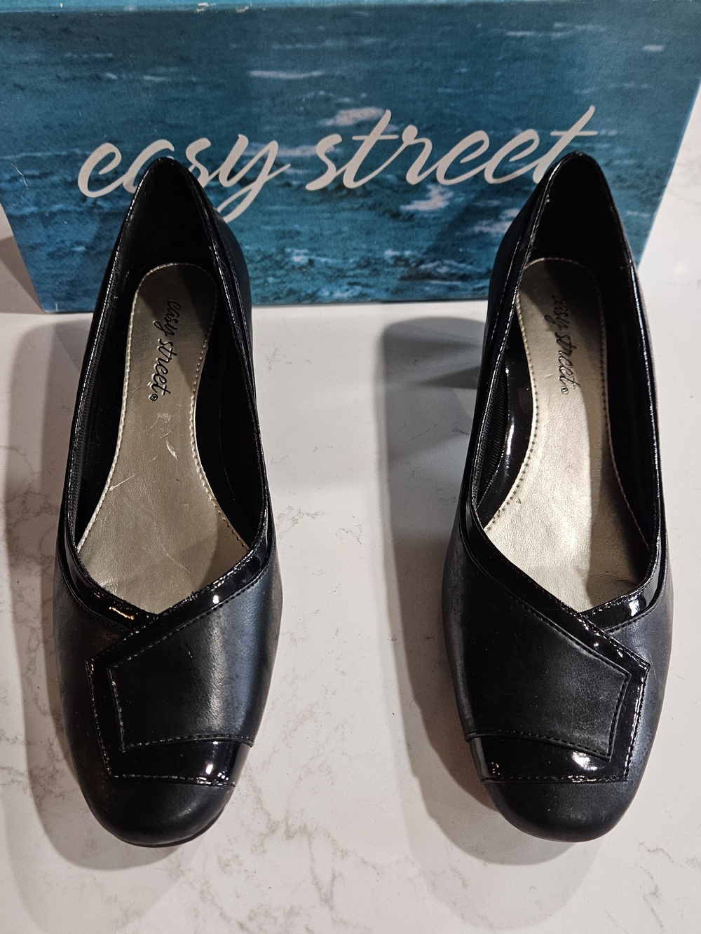 easy street Datia NWOT Black Leather and Patent Trim Women's Flats Size 8.5